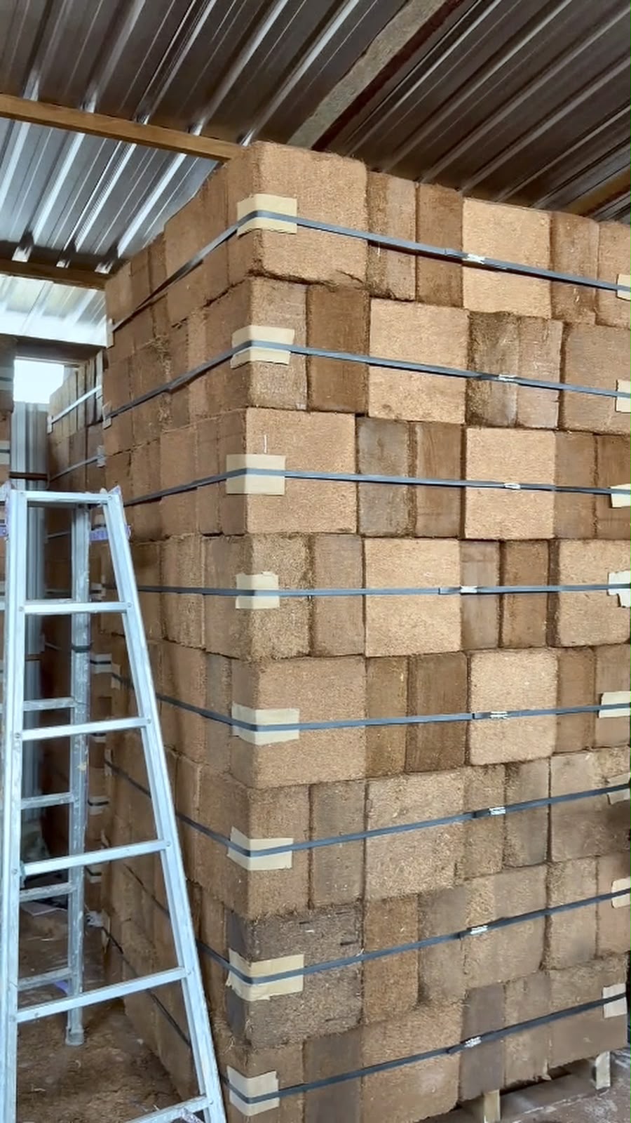 Compressed growing media blocks in storage